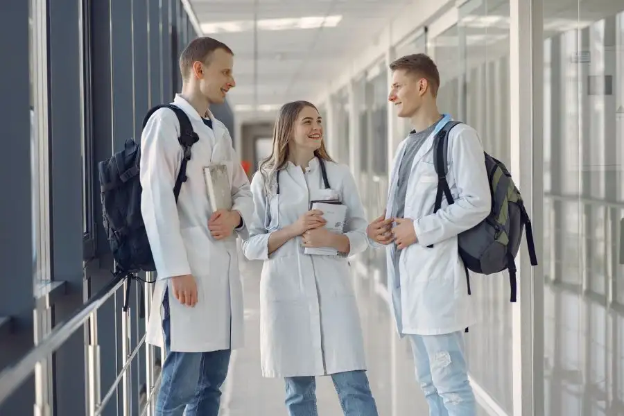 ¿Quieres estudiar medicina sin nota de corte?. ¡Sí. es posible! y desde educoWay podemos ayudarte a lograr tu sueño de ser Médico.